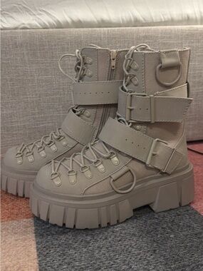 Club exx desert boots size 7 - NEW NEVER WORN